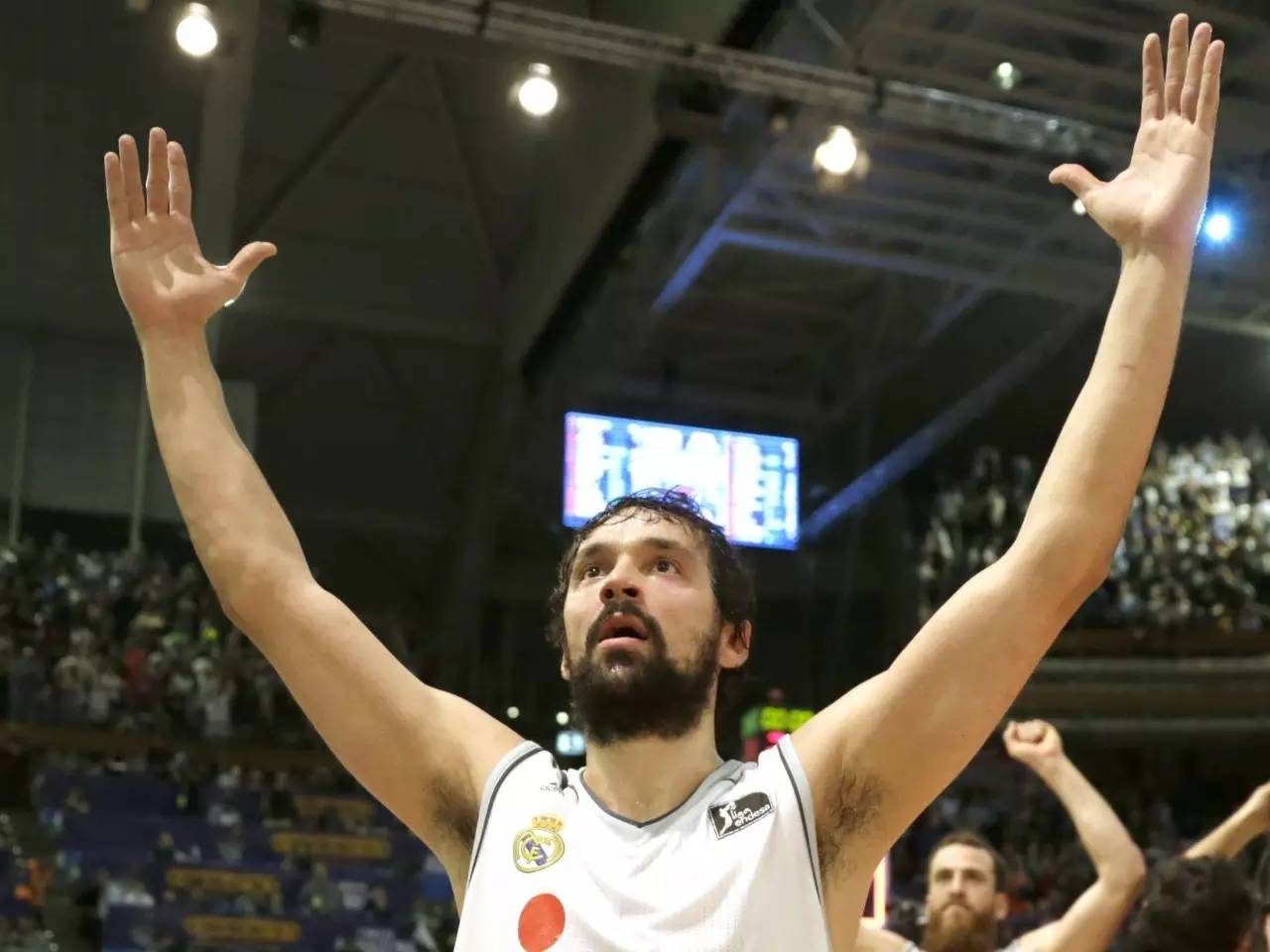 窗口期体能课后；法兰克福内部沟通备战欧篮联；信心回归；控场能力受关注(体育课放松活动在什么时候做)