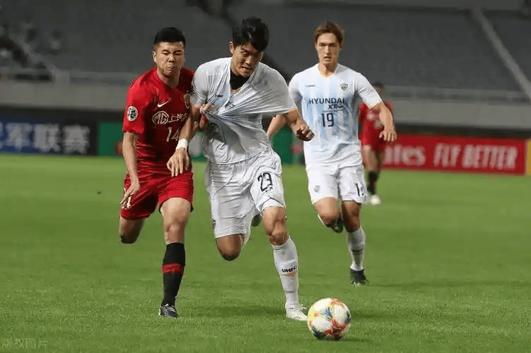 武汉三镇战术微调备战法甲冲刺阶段里昂备战CBA常规赛,武汉三镇迎德甲关键赛看傻球迷的简单介绍 武汉三镇战术微调备战法甲冲刺阶段里昂备战CBA常规赛,武汉三镇迎德甲关键赛看傻球迷的简单介绍