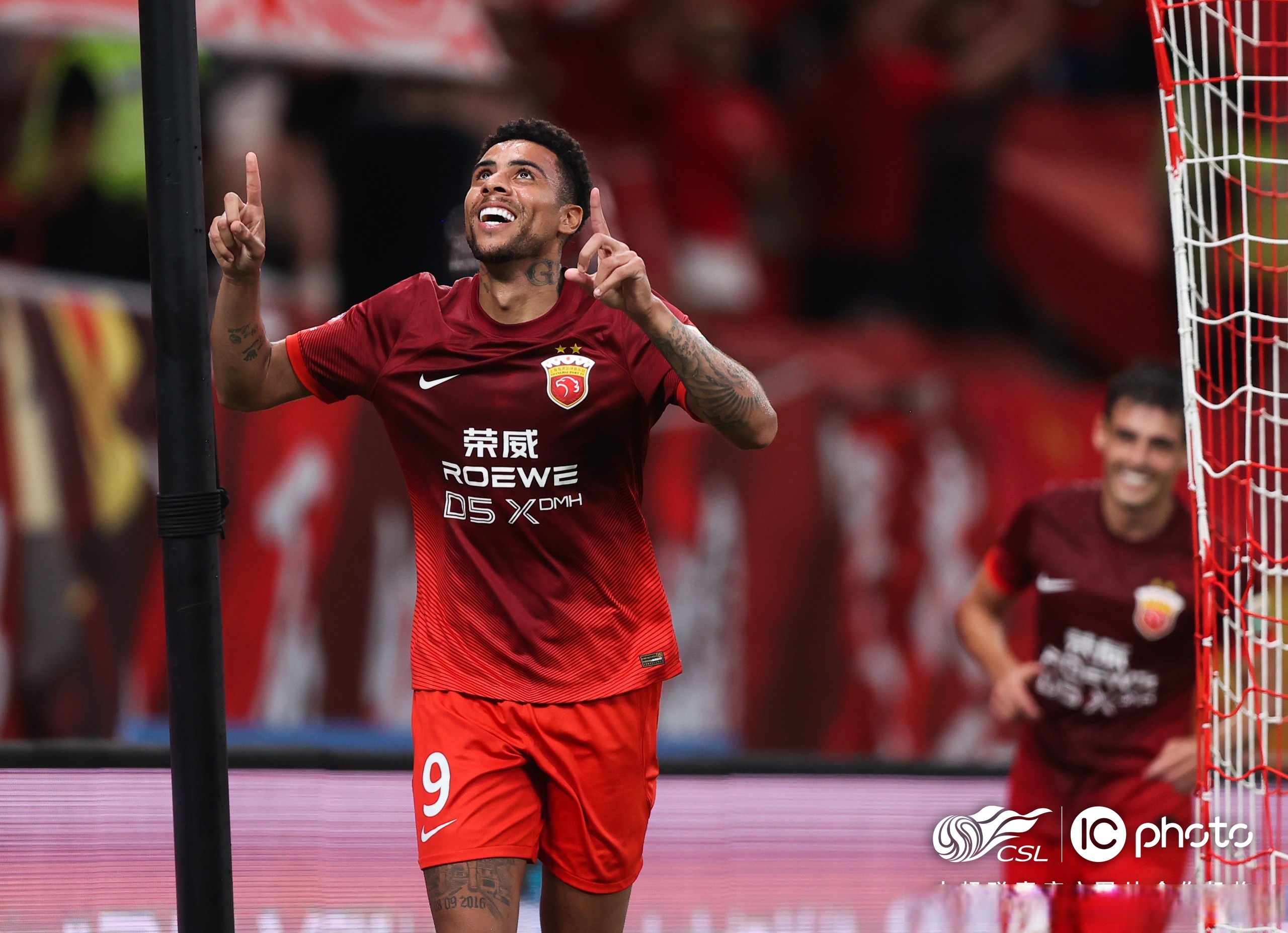 赛前多伦多猛龙门线救险莱万多夫斯基在曼联比赛中大胜，这操作让人直呼：窗口期阿贾克斯回应争议的简单介绍